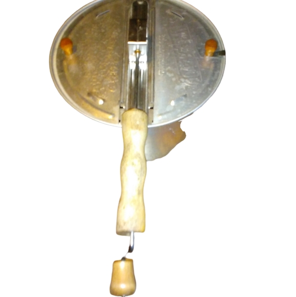 The Whirley pop Popcorn maker - Picture 2 of 3